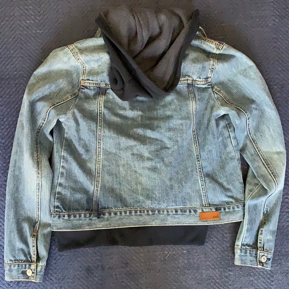 ABERCROMBIE JEAN JACKET (CANT FIND ANYWHERE) - Picture 4 of 5